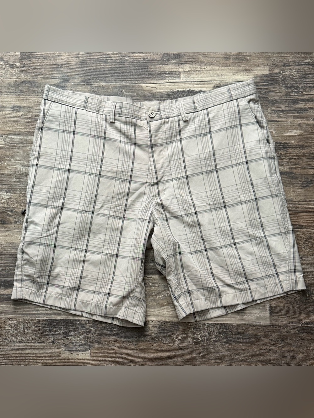 Haggar C18 Tan Light Gray Plaid Casual Golf Shorts Men’s 42